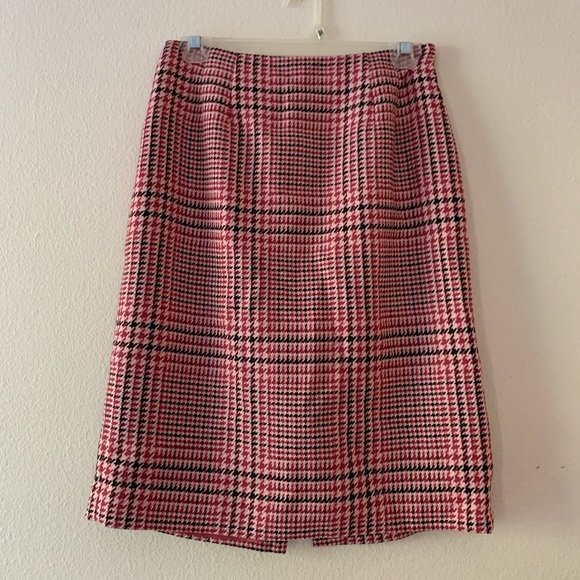 Beautiful wool, pink skirt - Picture 1 of 2